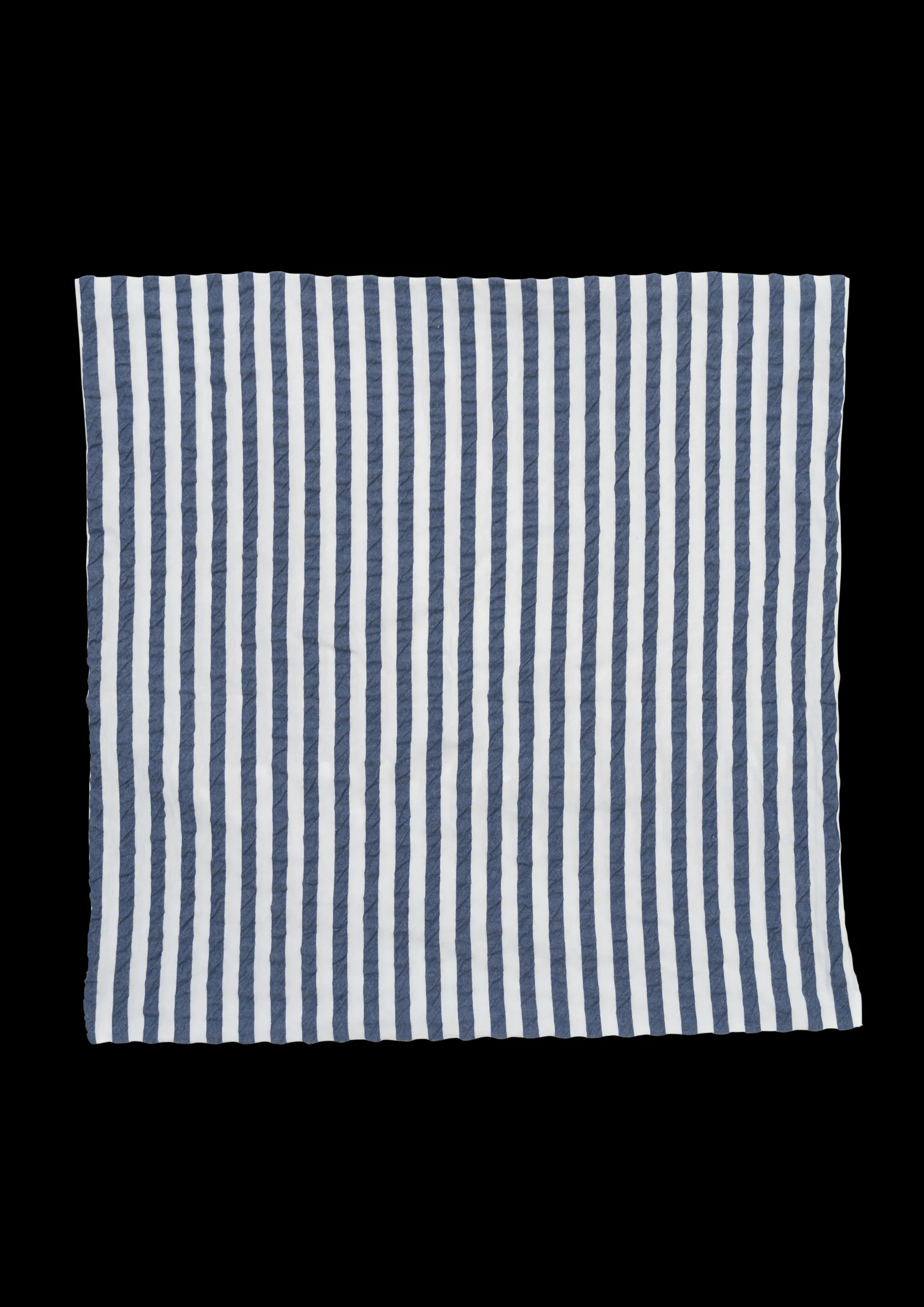JUNA Bæk&Bølge Lines Putetrekk 63x60 cm mørk blå/hvit DK