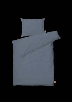 JUNA Cube Sengetøy 150x210 cm støvet blå SE