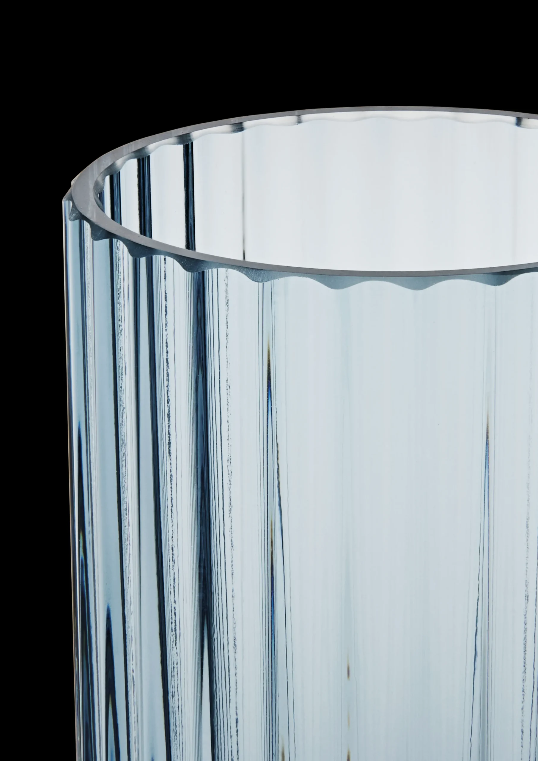 Lyngby Porcelæn Lyngby Vase H12.5 blue munnblåst glass